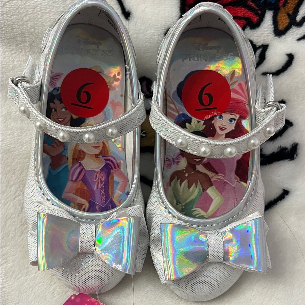 NWT never worn Disney Princess Kids Dress Shoes - White with Iridescent Bow 👡